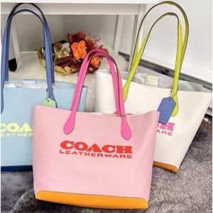 COACH LEATHERWARE BAG.l